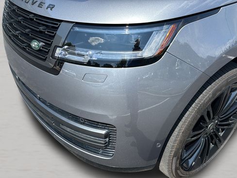 Used 2025 Land Rover Range Rover Long Wheelbase SE AWD/4WD image 9