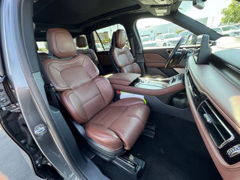 Used 2025 Lincoln Aviator Reserve w/ Equipment Group 201A AWD/4WD image 30