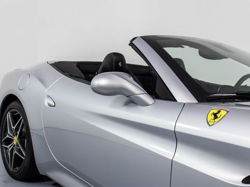 Used 2016 Ferrari California T image 14