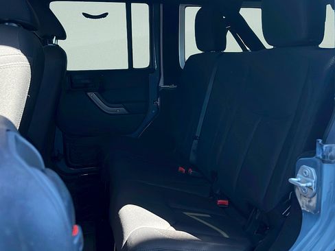 Used 2015 Jeep Wrangler Unlimited Sport w/ Quick Order Package 24S AWD/4WD image 20
