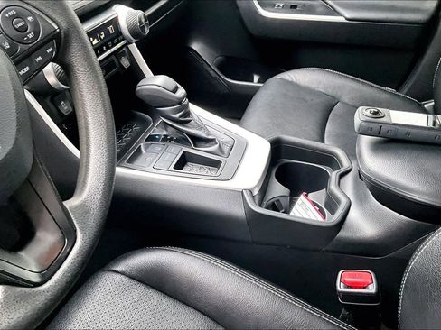 Certified 2021 Toyota RAV4 XLE FWD image 20