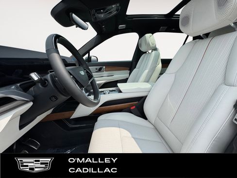 New 2026 Cadillac Vistiq Luxury w/ LPO, Floor Liner Package image 10