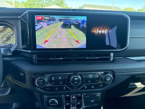 New 2026 Jeep Wrangler Unlimited Sahara AWD/4WD image 13