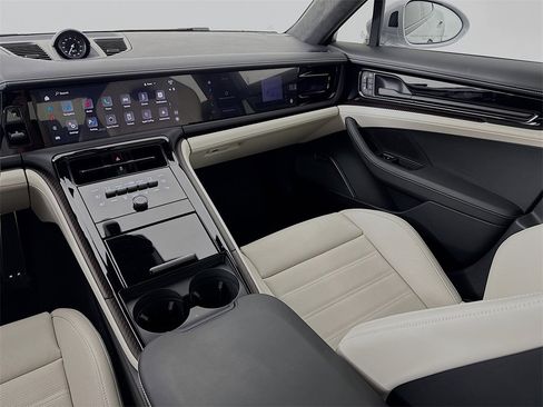 Certified 2025 Porsche Panamera GTS image 28