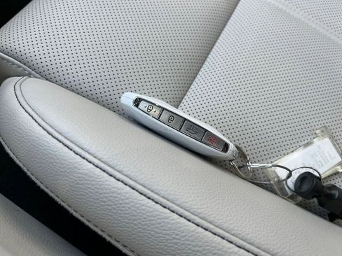 Used 2025 Genesis G70 2.5T image 22