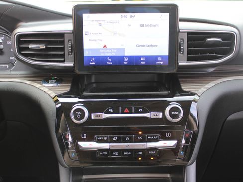 Used 2021 Ford Explorer Limited w/ Equipment Group 301A RWD image 16