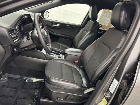 Certified 2023 Ford Escape ST-Line Select w/ Tech Pack #2 image 3