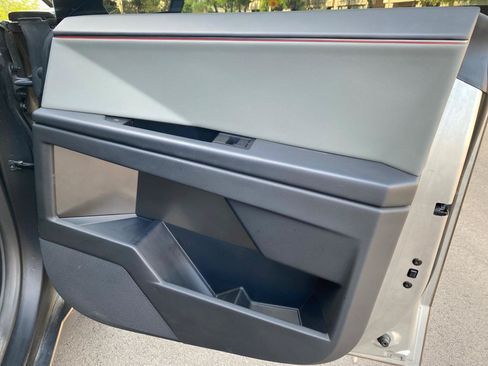 Used 2025 Tesla Cybertruck AWD Crew Cab image 40