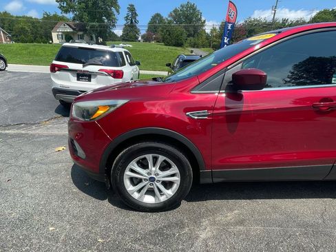 Used 2017 Ford Escape SE AWD/4WD image 2