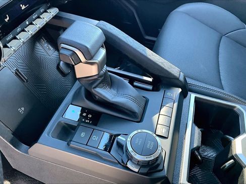 Used 2024 Toyota Tacoma Limited w/ Limited Package (LT) image 16