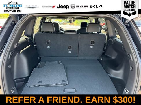 Used 2025 Jeep Grand Cherokee Altitude AWD/4WD image 8