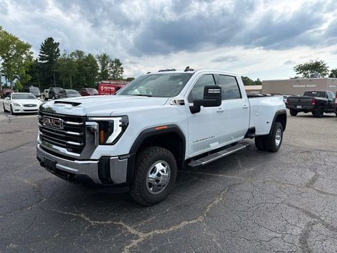 Used 2025 GMC Sierra 3500 SLE w/ SLE Value Package AWD/4WD image 4