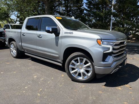 Used 2025 Chevrolet Silverado 1500 High Country image 2