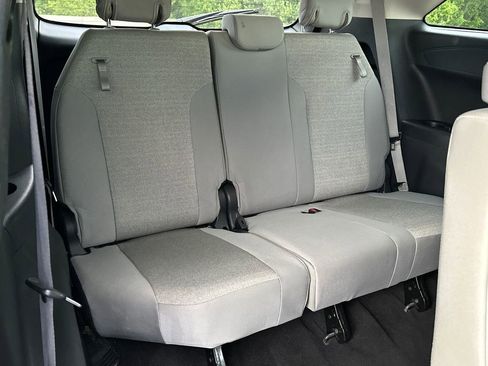 Used 2025 Toyota Sienna LE FWD image 14