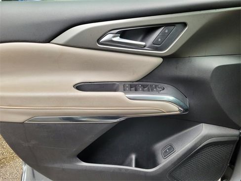 Used 2025 Chevrolet Traverse LT image 30