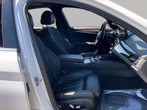 Used 2018 BMW 530i w/ Premium Package RWD image 8
