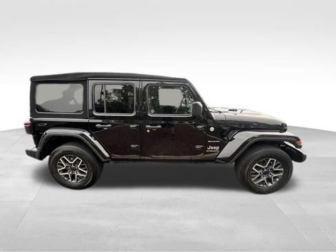 Used 2024 Jeep Wrangler Unlimited Sahara w/ Technology Group AWD/4WD image 10