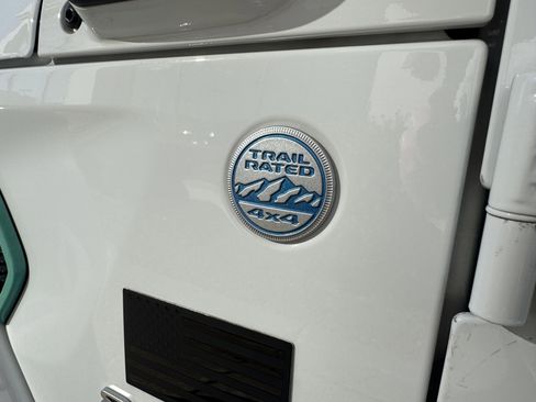 Used 2022 Jeep Wrangler Unlimited Sahara w/ Cold Weather Group image 17