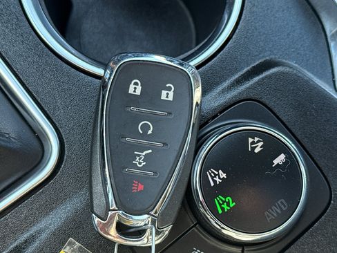 Used 2023 Chevrolet Traverse RS image 39