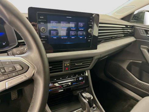 Used 2025 Volkswagen Jetta SE FWD image 26