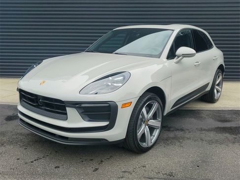 Used 2025 Porsche Macan image 1