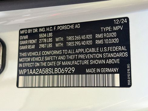 Used 2025 Porsche Macan image 44