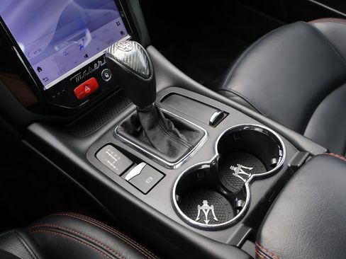 Used 2015 Maserati GranTurismo Sport RWD image 25