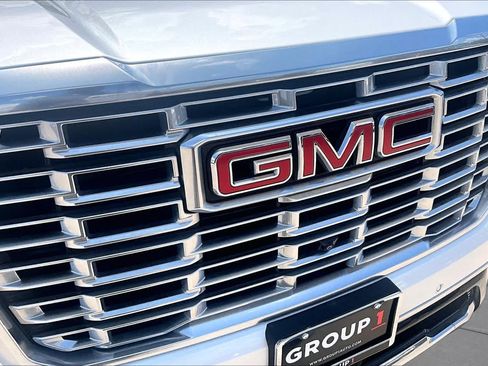 Used 2025 GMC Yukon Denali w/ Denali Reserve Package RWD image 30