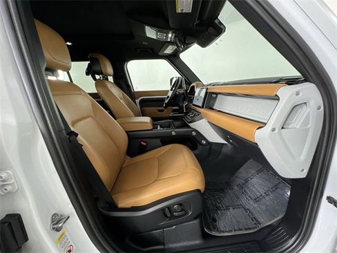 Used 2024 Land Rover Defender 110 SE image 28