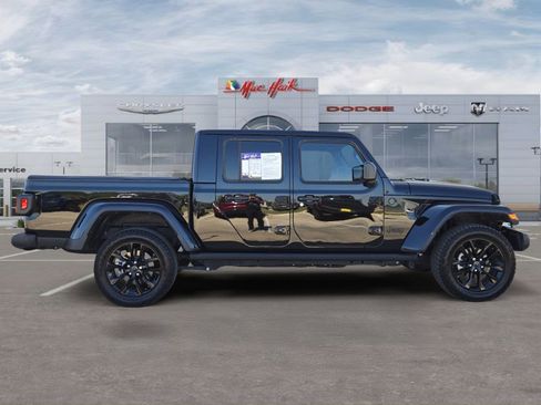 Certified 2025 Jeep Gladiator Sport AWD/4WD image 6