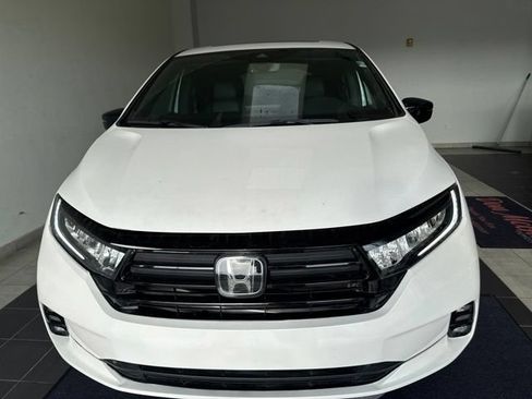 Used 2024 Honda Odyssey Sport image 4