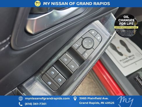 Used 2024 Nissan Rogue SV w/ SV Premium Package AWD/4WD image 12