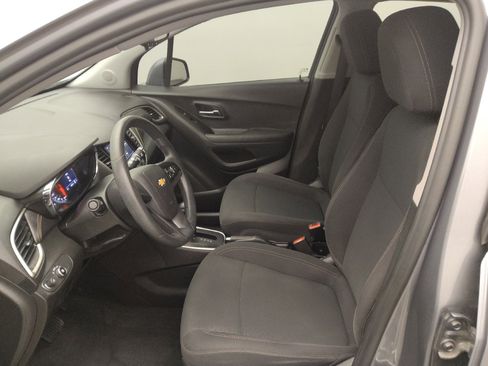 Used 2020 Chevrolet Trax LS FWD image 17