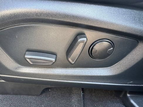 Used 2022 Ford Explorer XLT w/ Equipment Group 202A RWD image 10