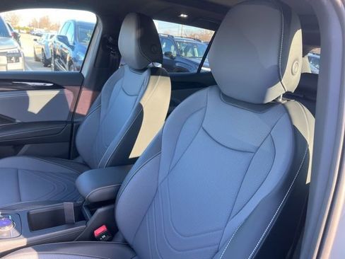 New 2026 Volkswagen Tiguan SE R-Line AWD/4WD image 7
