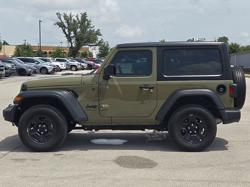 Used 2025 Jeep Wrangler Sport AWD/4WD image 2