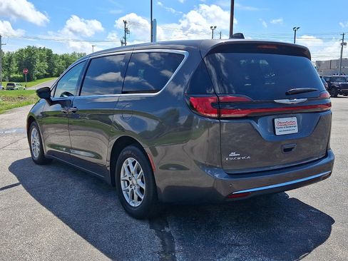 Certified 2023 Chrysler Pacifica Touring-L FWD image 5
