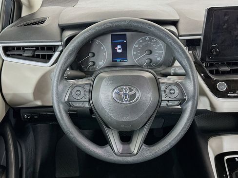 Used 2025 Toyota Corolla LE image 18