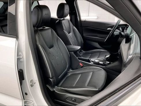 Certified 2025 Buick Encore GX Avenir w/ Avenir Convenience Package AWD/4WD image 7
