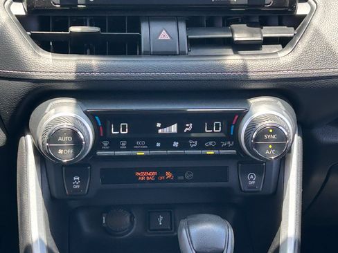 Used 2021 Toyota RAV4 XLE FWD image 21