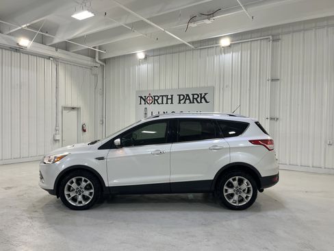 Used 2015 Ford Escape Titanium image 2