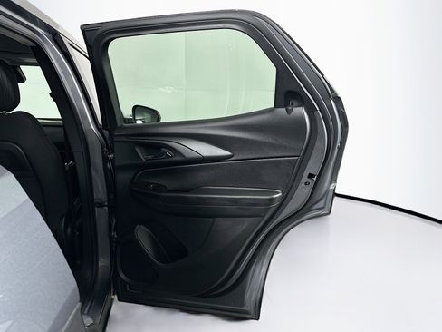 Used 2021 Chevrolet TrailBlazer LS image 28