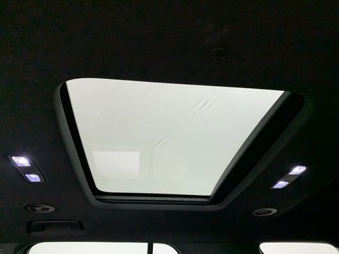 Used 2023 Chevrolet Traverse RS image 16