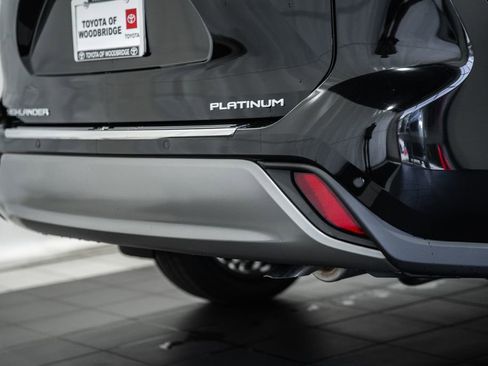 New 2026 Toyota Highlander Platinum image 9