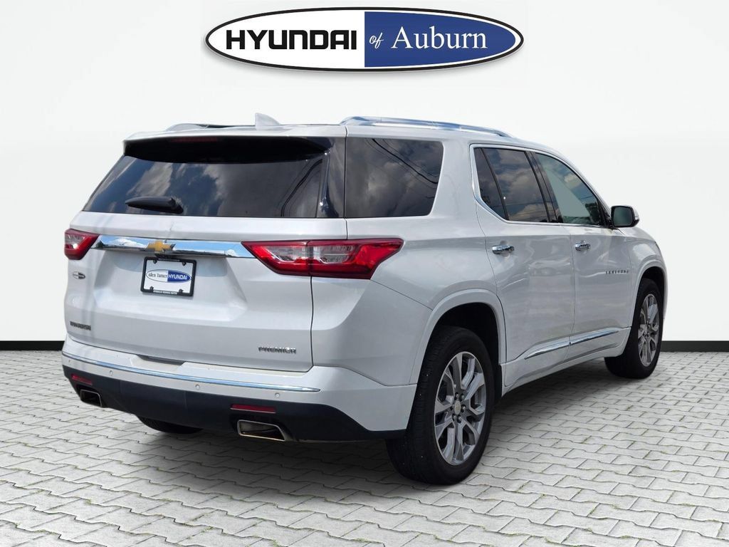 Used 2019 Chevrolet Traverse Premier w/ Driver Confidence II Package FWD image 5
