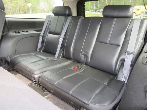 Used 2011 GMC Yukon XL SLT image 25