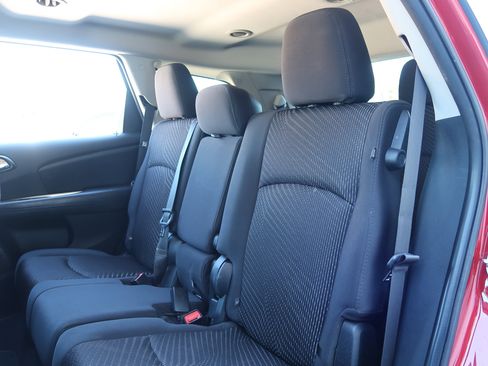 Used 2015 Dodge Journey SE w/ Flexible Seating Group image 32
