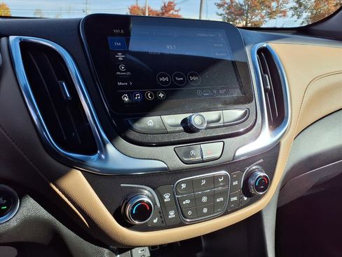 Used 2023 Chevrolet Equinox Premier image 16