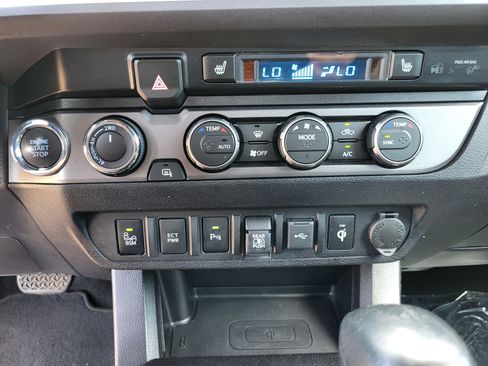 Certified 2021 Toyota Tacoma TRD Off-Road w/ TRD Premium Off Road Package AWD/4WD image 17