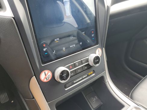 Used 2023 Ford Edge SEL image 29